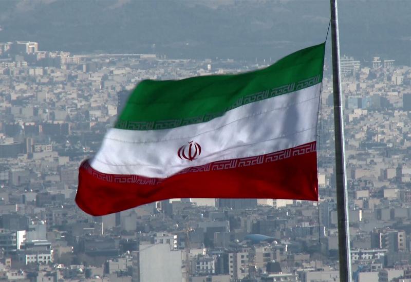Iranska zastava se viori iznad Teherana - Iranski parlament protiv financiranja terorizma