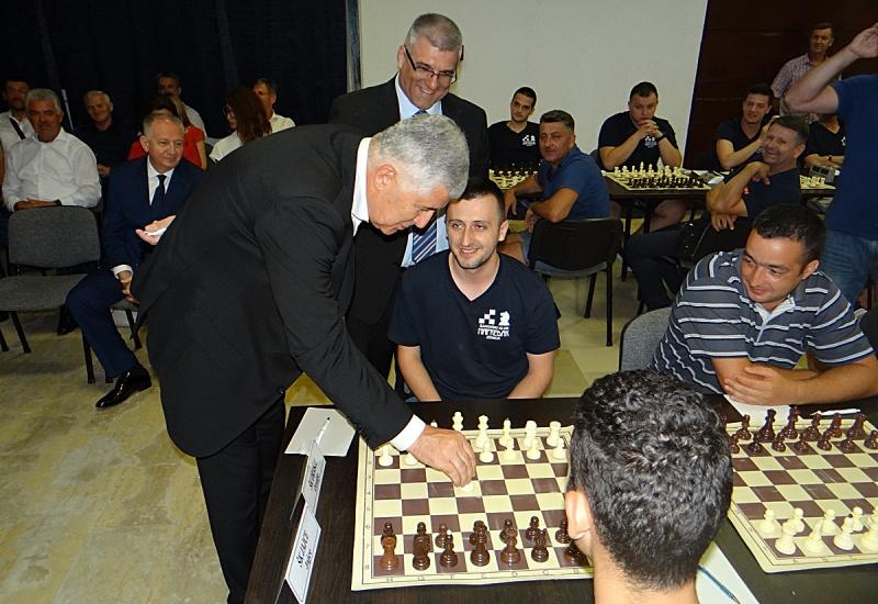 Čović povukao prvi šahovski potez na turniru