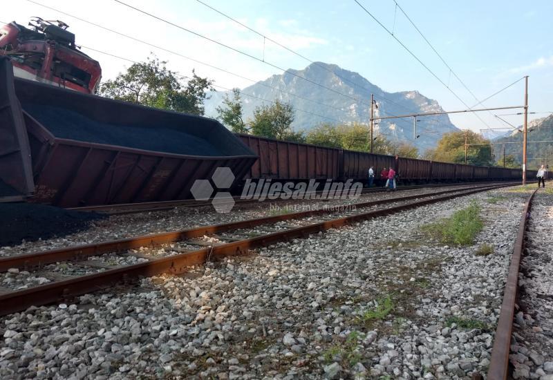 Vrši se očevid - Jablanica: U sudaru vlakova poginule dvije osobe