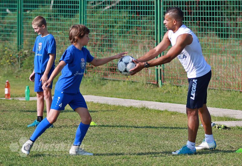 Wagner i Vlado Hrkać treniraju U-12 momčad Širokog Brijega - Wagner brazilsku čaroliju prenosi na mlade nogometaše Širokog