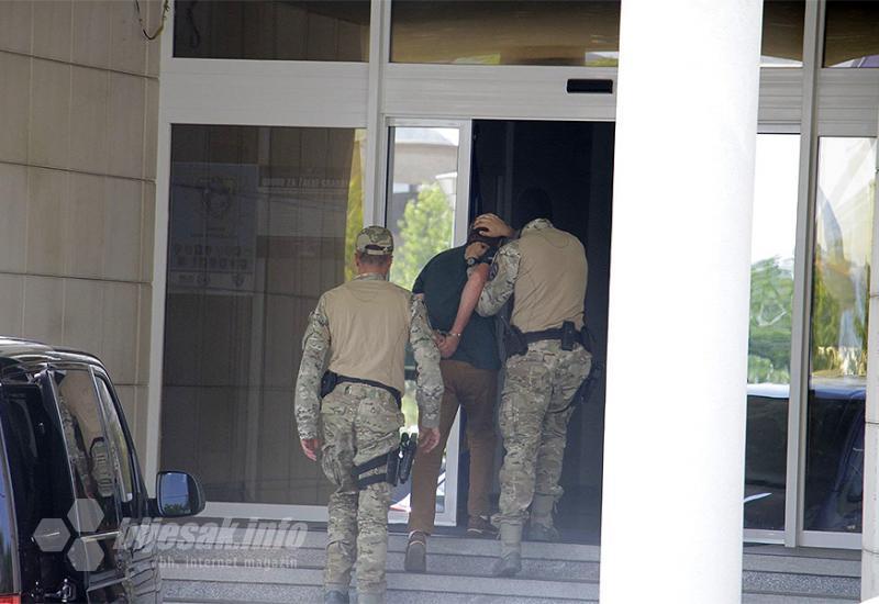 SIPA privodi u Mostaru uhićene iz akcije  - VIDEO | SIPA u Mostaru privodi uhićene iz akcije 