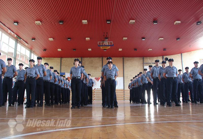 Detalj s polaganja zakletve - Osamdeset novih policajaca spremno da nas štiti i služi