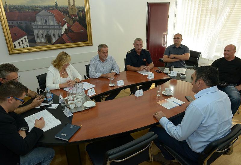 Grad Zagreb obećao stručnu i materijalnu pomoć civilnoj zaštiti i vatrogascima u ŽZH