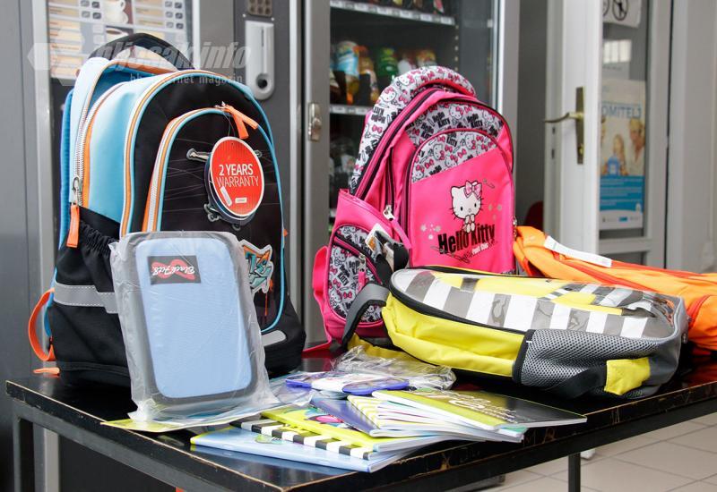 Mostar: Prvašićima uručene školske torbe i pribor 