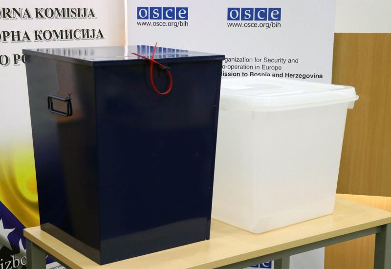 Prozirna kutija (desno) koja i ne izgleda baš previše prozirno - Hoće li prozirne glasačke kutije doprinijeti većoj transparentnosti izbornog procesa?!