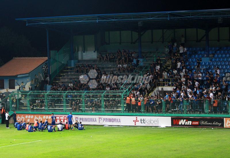 Igrači i trener su nakon utakmice razgovarali s navijačima - Željezničar ponizio Široki na Pecari i zasjeo na vrh ljestvice