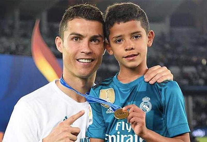 Cristiano Ronaldo sa sinom - Ronaldov sin u debiju za Juventus zabio četiri gola