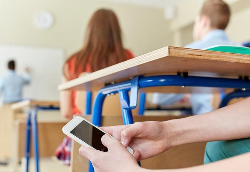 Osnovnoškolci ove godine bez mobitela, tableta i pametnih satova