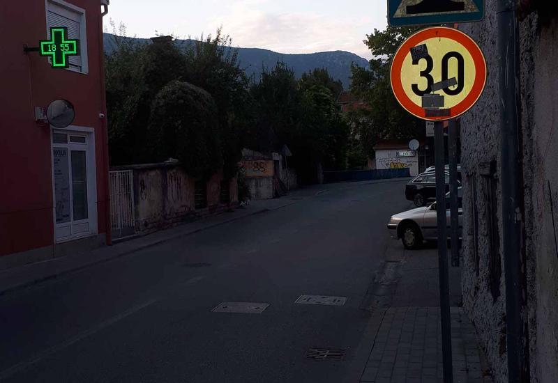 Znak je na mjestu, policajca nema - Mostar: Ležeći policajci svoje odležali, stojećih nema