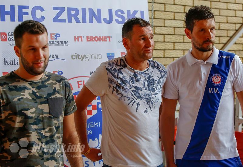 Trener HFC Zrinjski Nikola Tomičić sa svojim pomoćnicima - Nikola Tomičić obavio prozivku HFC Zrinjski