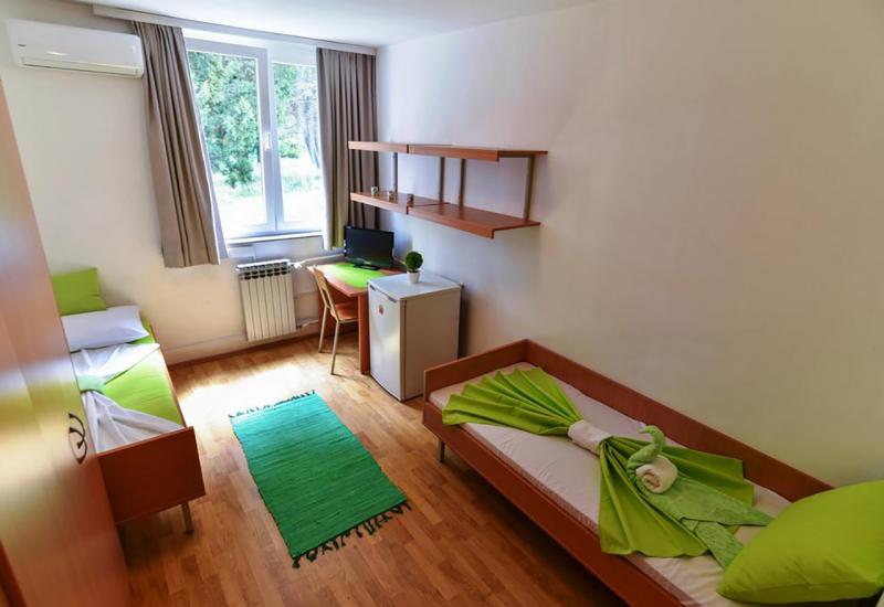 Soba Studentskog centra Mostar - Smještaj u domu: Centar tvrdi da su dužni, Vlada ŽZH da je plaćeno - studenti trpe