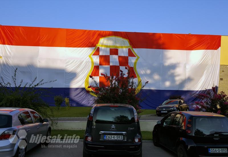 Ogromna zastava Herceg-Bosne osvanula u Čapljini
