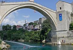 Red Bull Cliff Diving: Dvoje Meksikanaca vodi u Mostaru