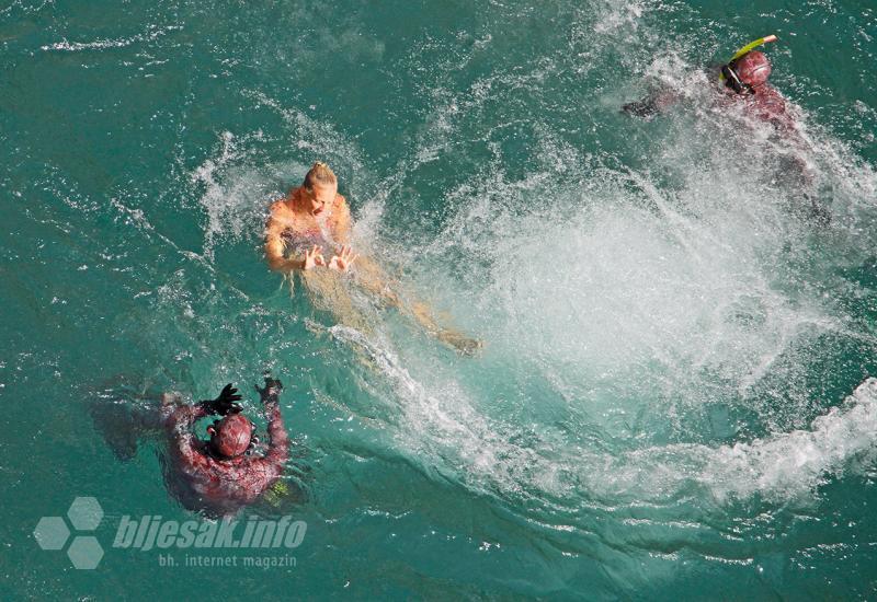 Red Bull Cliff Diving: Dvoje Meksikanaca vodi u Mostaru