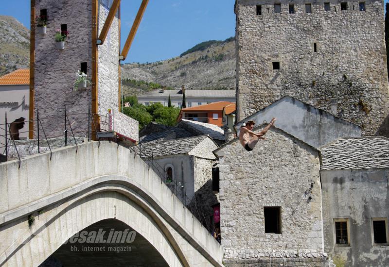 Red Bull Cliff Diving u Mostaru: Britanac i Meksikanka pomeli konkurenciju 