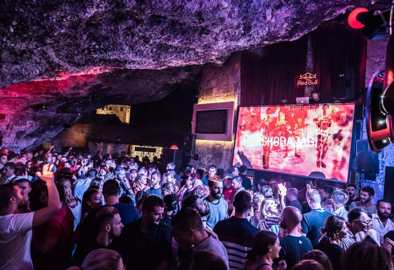 Old Town Street Fest 2018. - 20 izvođača na pet pozornica zabavlja Mostarce i goste nakon Red Bull Cliff Divinga