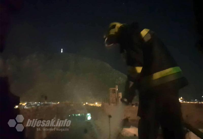 Mostar: Vatrogasci spašavali kuće u naselju Luka