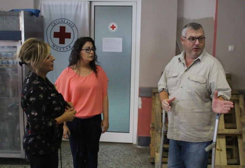  - Počasna konzulica pomogla rad Crvenog križa u Mostaru