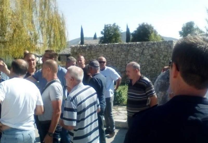  - Prosvjedna šetnja branitelja, kod restorana gdje se Čović druži s diplomatima
