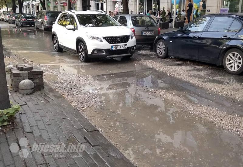 Promet je  - Mostar: Kanalizacijska cijev polomila vodovodnu