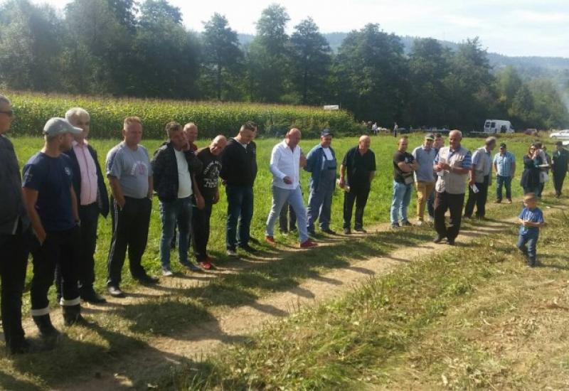 Dani polja hibrida kukuruza održana je na lokaciji Vučipolje-Kandija  - Novim tehnologijama sačuvajmo naše sjeme i kukuruz!