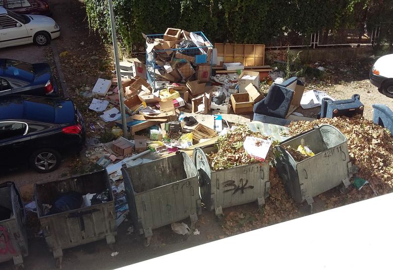 Čitatelju ispod prozora raste gomila otpada - Mostar 23018.: Opterećeni grad bez opterećenja