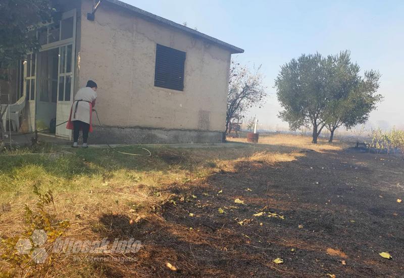 Ugašeni požar ispred kuće - Požar u Rodoču i Jasenici, ugrožene i kuće