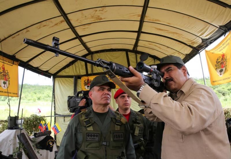Nicolas Maduro sa snajperom - S jedne strane granice gomila se humanitarna pomoć s druge vojska
