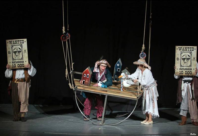 Scena iz predstave Susreta lutkarskih kazališta u Bugojnu - Mostarski lutkari nastupili pred bugojskom publikom