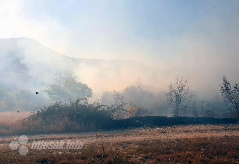 Požar u Salakovcu - Salakovac: Požar prijeti benzinskoj crpki i kućama