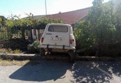 Čapljina: Renault sa tablicama Herceg-Bosne sletio u dvorište kuće