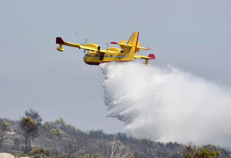 Zvizdić: Hitno angažirati helikoptere i kanadere za gašenje požara u Hercegovini