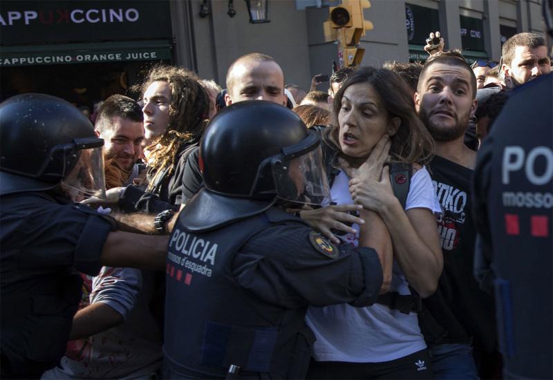 Sukob katalonskih separatista: 14 ozlijeđenih, šest uhićenih