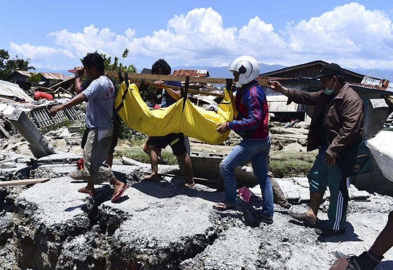 Broj poginulih u potresu i tsunamiju porastao na 1.203 osobe