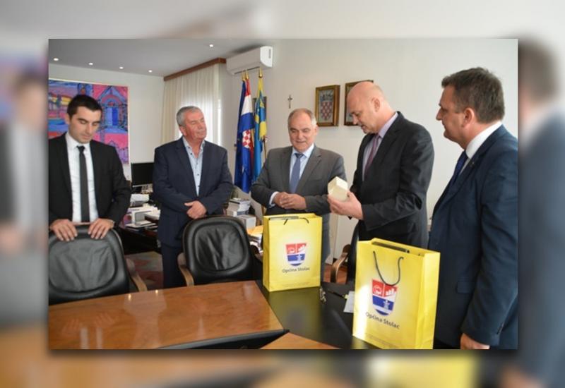 Darovanje u Splitu - Županija iz Hrvatske obnavlja krovišta u Stocu