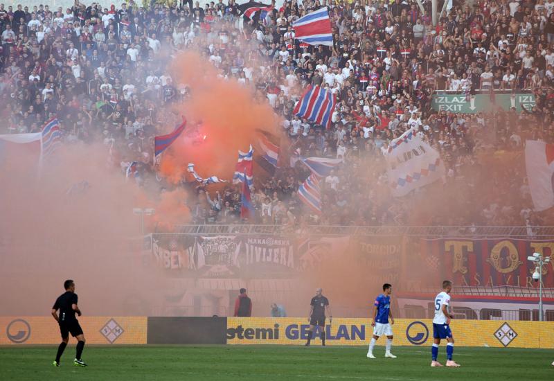 Hajduk i Dinamo kažnjeni zbog bakljade navijača