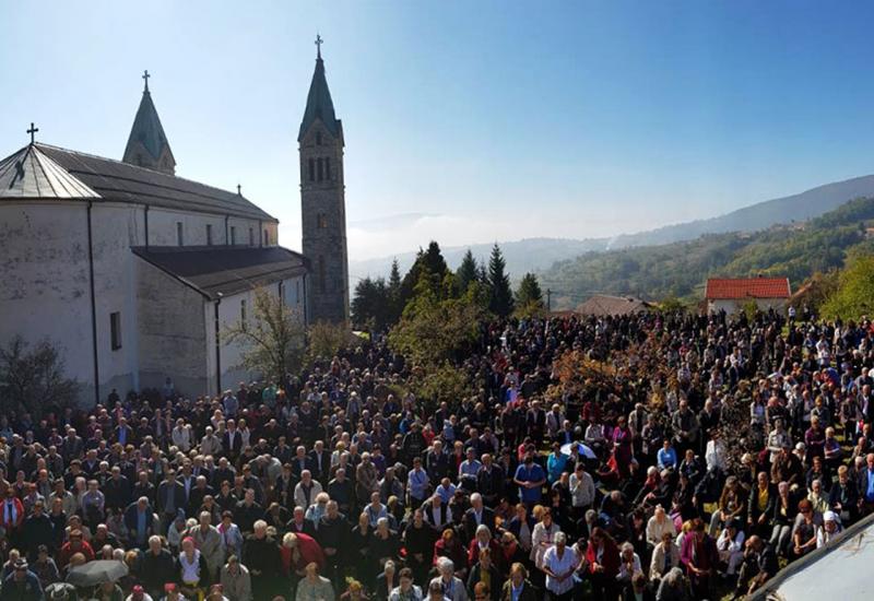 Veliko mnoštvo vjernika na proslavi Sv. Franje Asiškog u Gučoj Gori