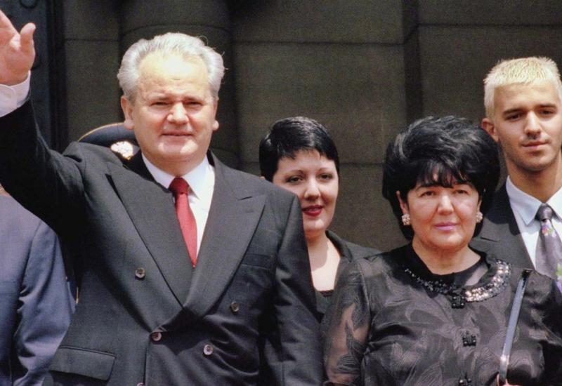 Slobodan Milošević, kćer Marija Milošević, supruga Mira Marković i sin Marko Milošević snimljeni 1997. u Beogradu  - U Srbiji se obilježava obljetnica pada režima Slobodana Miloševića