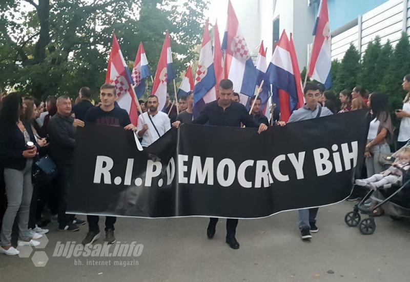VIDEO | Prosvjed protiv Komšića u Mostaru
