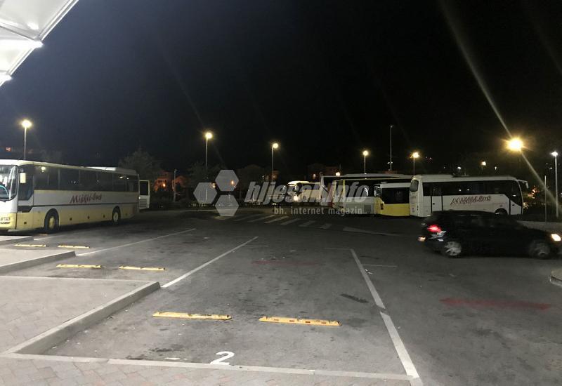 Fotografija svjedoči koliko su udaljeni kružni tok i autobusni kolodvor - Široki Brijeg: Autobus iskrcao putnike na kružnom toku