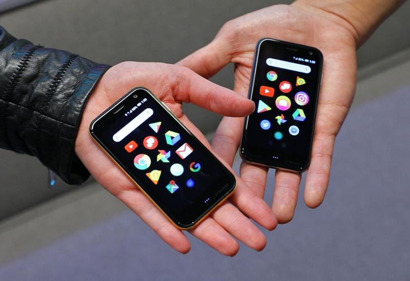 Mali 3,3-inčni smartphone koji će činiti društvo vašem velikom uređaju