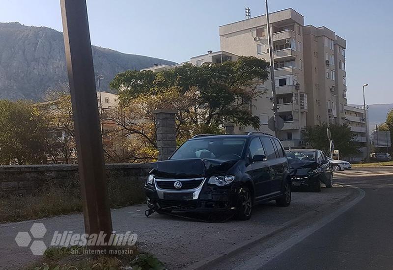 Mostar: U sudaru dvaju automobila velika materijalna šteta
