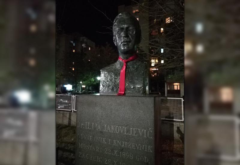Ilija Jakovljević sa kravatom - Što će mostarskim kipovima kravate?