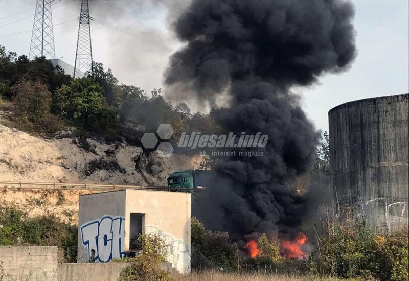 Požar na odlagalištu otpada - Široki Brijeg: Gusti crni dim se nadvio nad gradom