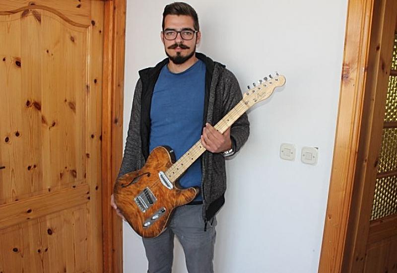 Jozo Malić - Duvanjak ručno izrađuje električne gitare