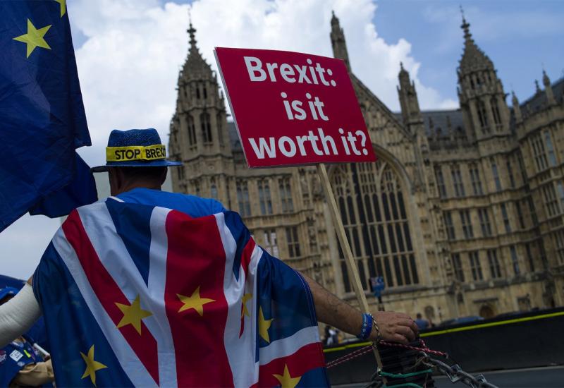 May saziva parlament radi glasovanja o Brexitu 