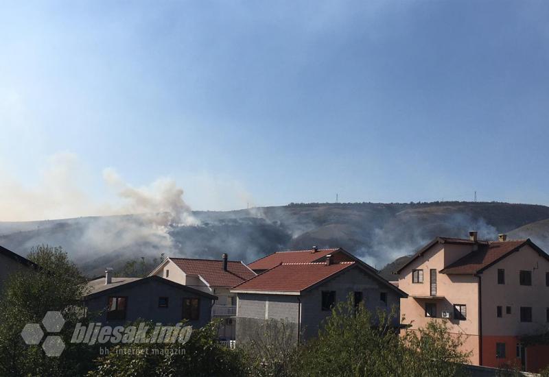 Mostar: Snažan vjetar otežava gašenje velikog požara