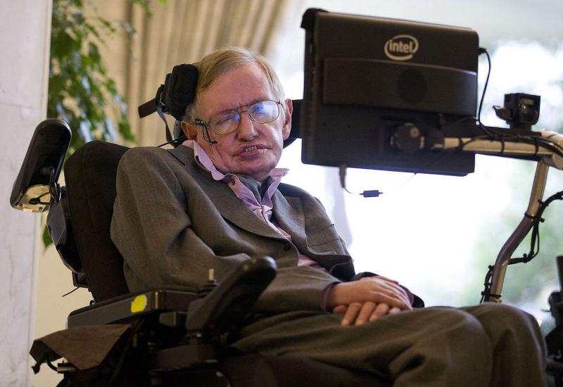 Hawkingova invalidska kolica i rukopis teorije o podrijetlu svemira idu na aukciju