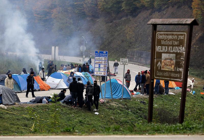 Migranti su postavili šatore u blizini granice - Migranti izmješteni, deblokada granice nakon sedam dana