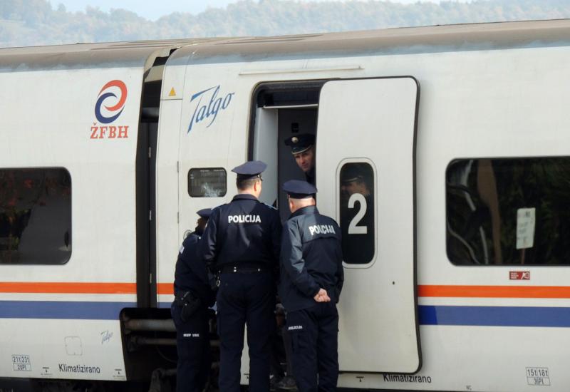 Migranti iz vlaka će autobusima biti odvezeni u Ušivak
